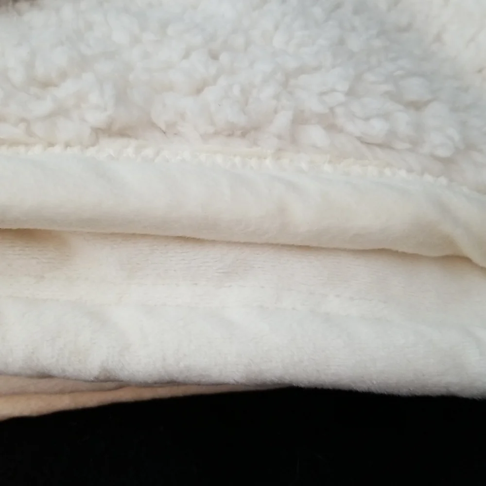 SNA Textile Serpa and Velvet Throw